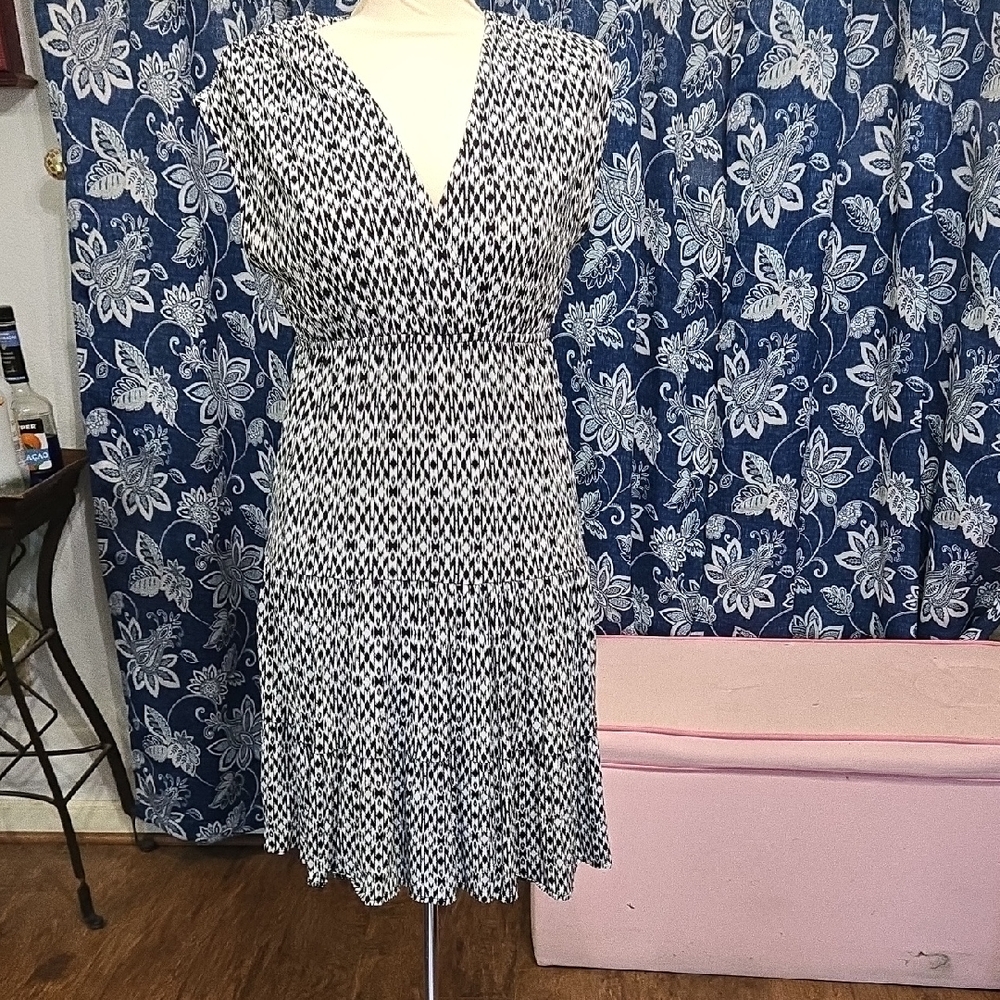 New York & Company Black and White Geometric Midi Dress